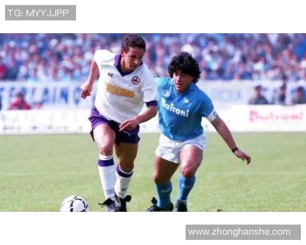 气场强大的足球明星们如何在赛场上展现个人魅力与领导力