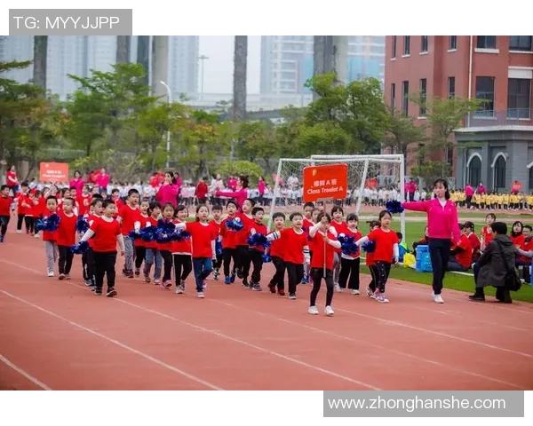 足球明星展现自信风采高清图片集锦尽显运动魅力与个人风格